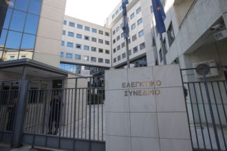 Αντισυνταγματικές οι αναδρομικές περικοπές στις συντάξεις καθηγητών των ΑΕΙ
