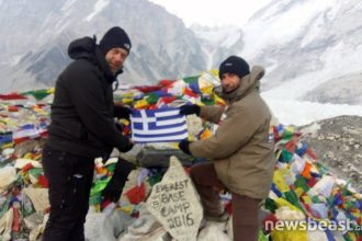 Γιάννης Παναγιωτόπουλος: Από την τράπεζα… στο Έβερεστ υψώνοντας την ελληνική σημαία - ΒΙΝΤΕΟ