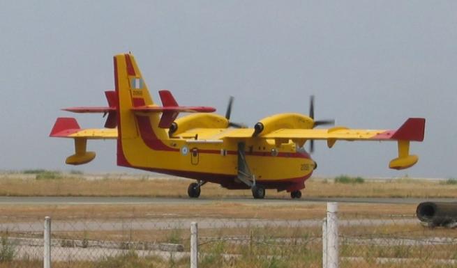 Ηλεία: Αγιασμός των πυροσβεστικών αεροσκαφών μακρυά από τα "φώτα" της δημοσιότητας