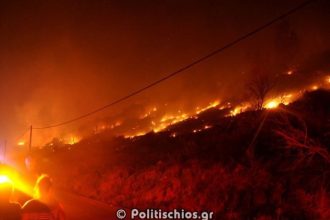 Χίος: Μαίνεται η φωτιά - Οι δυνάμεις που επιχειρούν