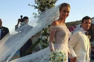 Ο ονειρικός γάμος της Αν Μπεατρίς Μπαρός και του Αιγύπτιου μεγιστάνα στη Μύκονο - ΒΙΝΤΕΟ