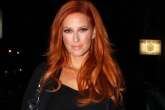 Η Σίσσυ Χρηστίδου με τον Θοδωρή της, στο κρεβάτι - ΦΩΤΟΓΡΑΦΙΑ