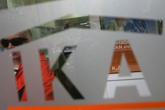 Πάτρα: Αφόρητη η κατάσταση στο ΙΚΑ Αγ. Αλεξίου με τη ζέστη! Γιατροί φέρνουν το δικό τους ανεμιστήρα και τον κλειδώνουν όταν τελειώσει η εφημερία τους! ΦΩΤΟΓΡΑΦΙΑ