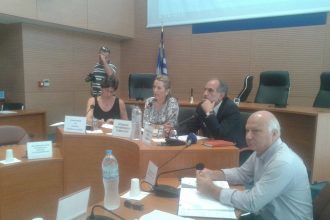 Πάτρα: Ασφυκτικά γεμάτη η αίθουσα στην ημερίδα για τη μεταφορά των μαθητών - Δεκάδες επαγγελματίες οδηγοί παρόντες - ΔΕΙΤΕ ΦΩΤΟΓΡΑΦΙΕΣ