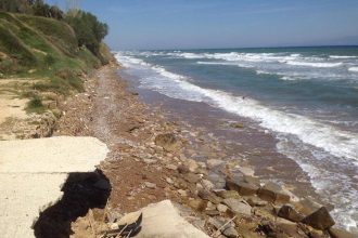 Ακόμα περιμένουν στο Καλαμάκι με τα λύματα στη θάλασσα!