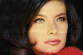 Σαν σήμερα "έφυγε" η Τζένη Καρέζη