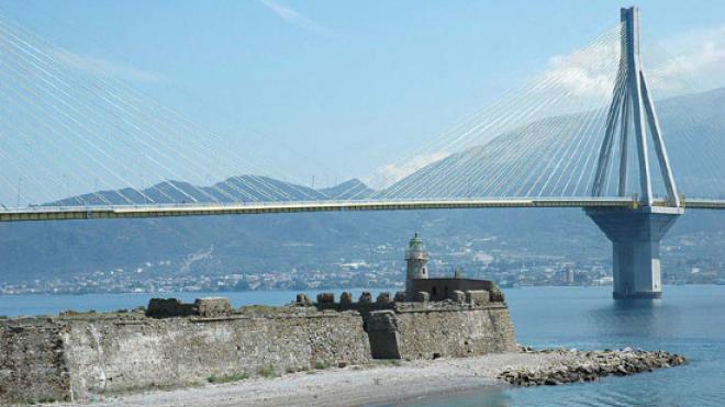 Πάτρα: Ισχυρά θαλάσσια ρεύματα παρέσυραν 55χρονο στην παραλία του Κάστρου Ρίου