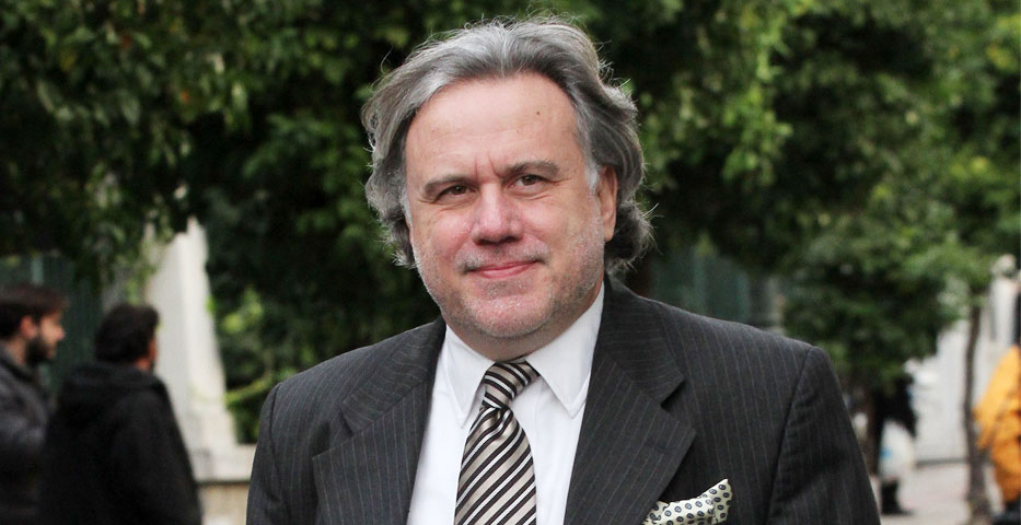 Κατρούγκαλος: Δεν υπάρχει περίπτωση να περικοπούν 13ος και 14ος μισθός