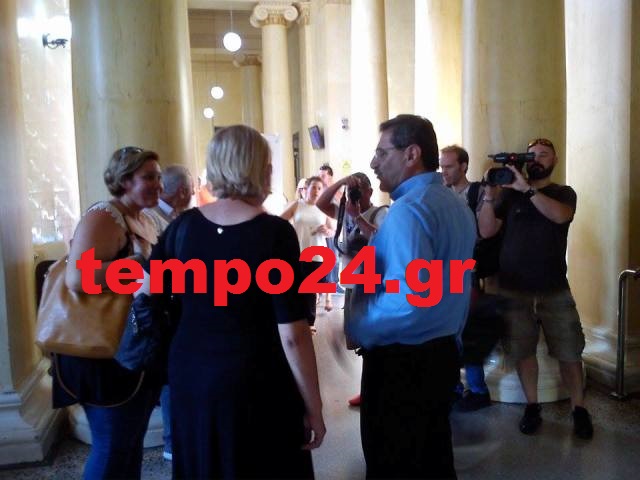 Πάτρα: Αναβλήθηκε η δίκη με κατηγορούμενο τον Κώστα Πελετίδη - Πραγματοποιήθηκε η συγκέντρωση διαμαρτυρίας με σύνθημα: "Να σταματήσει η δίωξη του αγωνιστή Δημάρχου" - ΦΩΤΟΓΡΑΦΙΕΣ