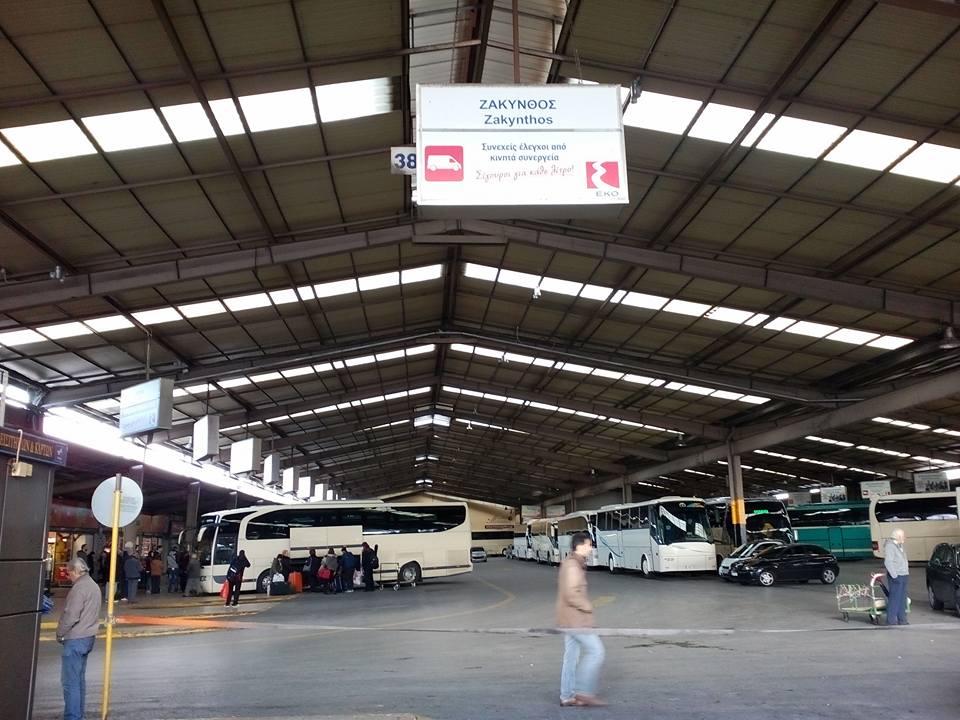 Πανικός για τους επιβάτες ΚΤΕΛ - Έπιασε φωτιά ενώ ταξίδευαν