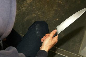 Την απείλησε και την τραυμάτισε με μαχαίρι!