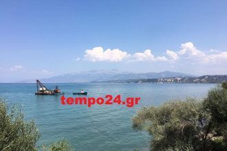 Αχαΐα: Ξεκίνησαν οι εργασίες για τη διάβρωση των ακτών - Η πλωτή εξέδρα λίγα μόλις μέτρα από τις παραλίες - ΔΕΙΤΕ ΒΙΝΤΕΟ και ΦΩΤΟΓΡΑΦΙΕΣ