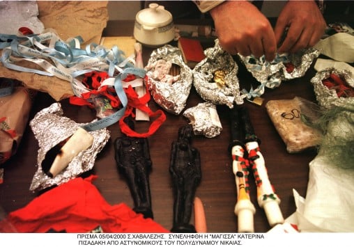 Προφυλακίστηκε το μέντιουμ των διασήμων - Συνεργάτες της απειλούσαν δημοσιογράφους