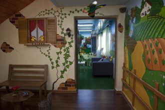 Πάτρα: Σε "παιδικό δωμάτιο" θα βλέπουν τα παιδιά τους οι κρατούμενοι στις φυλακές Αγίου Στεφάνου - Στην Πάτρα Σία Αναγνωστοπούλου και Ευτύχης Φυτράκης