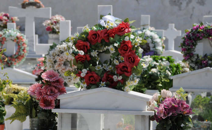 Πάτρα: Απίστευτο! Κυνηγούσαν πόκεμον μέσα στο νεκροταφείο - Η εφαρμογή τους "οδήγησε" εκεί τη νύχτα!