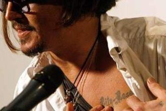 Ο Τζόνι Ντεπ μετά τον χωρισμό άλλαξε και το τατουάζ που είχε κάνει για την Αμπερ Χερντ με μια βρισιά