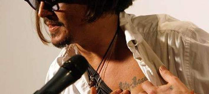 Ο Τζόνι Ντεπ μετά τον χωρισμό άλλαξε και το τατουάζ που είχε κάνει για την Αμπερ Χερντ με μια βρισιά