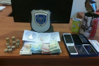 Πάτρα: Διακίνηση ηρωίνης στο πάρκινγκ Καλεντζώτη - Συνελήφθη 25χρονη την ώρα που προμήθευε εννέα ατόμα