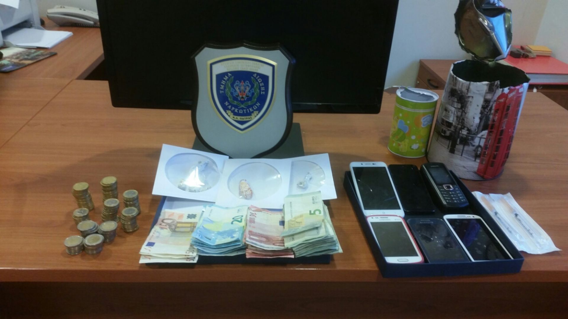 Πάτρα: Διακίνηση ηρωίνης στο πάρκινγκ Καλεντζώτη - Συνελήφθη 25χρονη την ώρα που προμήθευε εννέα ατόμα