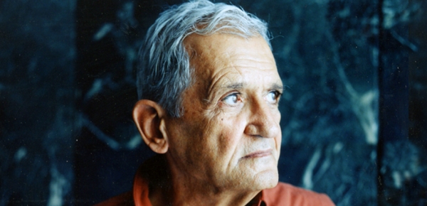 Ο Τίτος Πατρίκιος ανάμεσα στους φίλους του "Πολύεδρου"