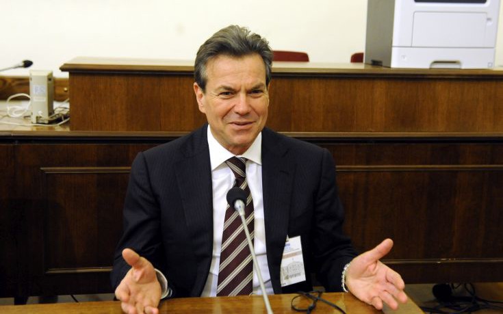 Έκδοση σύνταξης σε ένα μήνα προανήγγειλε ο Πετρόπουλος