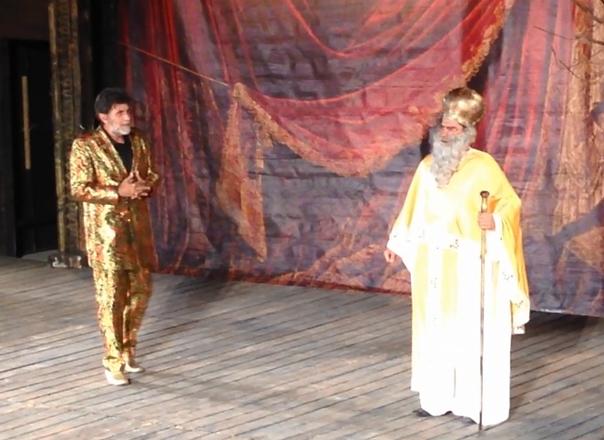 Η αγωνία του Κιμούλη στο Αίγιο για την επίμαχη σκηνή με τον "Αμβρόσιο"! Τί είπε ο σκηνοθέτης του "Πλούτου" στο τέλος της παράστασης