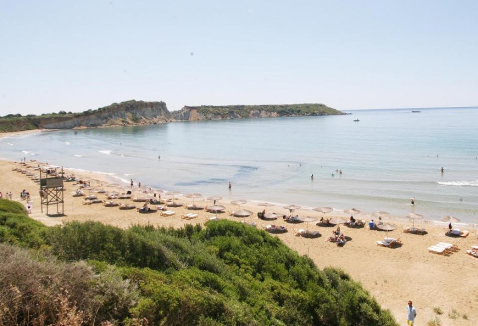 Βράχος έπεσε και χτύπησε στο κεφάλι τουρίστριας στη Ζάκυνθο