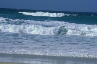 Μία ακόμη ηλικιωμένη γυναίκα πνίγηκε στην Αιτωλοακαρνανία - Λουόμενοι την ανέσυραν αναίσθητη από τη θάλασσα