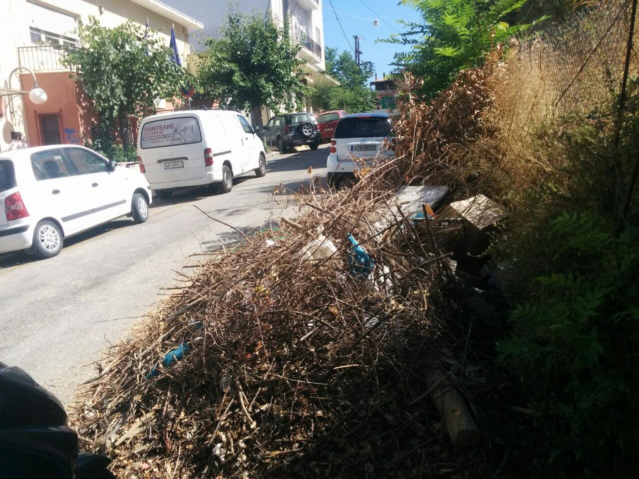 Πάτρα: Ακόμα να βρεθεί φορτηγό να μαζέψει τη ...χωματερή στο Δημοτικό Βρεφοκομείο! ΔΕΙΤΕ ΦΩΤΟΓΡΑΦΙΕΣ