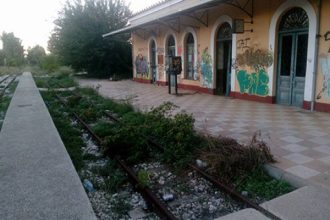 Αιγιάλεια: "Σήκωσαν" 15 τόνους σιδηροδρομικού υλικό από τον παλιό σταθμό του ΟΣΕ