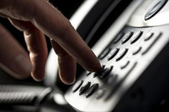 "Χτυπάνε" χωρίς έλεος οι απατεώνες με τα τηλεφωνήματα για δήθεν ατυχήματα - "Μπαμπά έχω χτυπήσει άσχημα βοήθεια" - Έκτακτα μέτρα στο Αγρίνιο