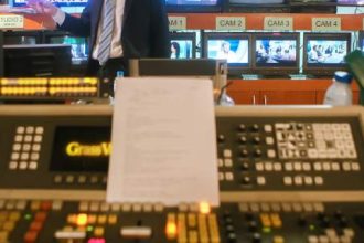 Στην τελική ευθεία η μάχη για τις τηλεοπτικές άδειες