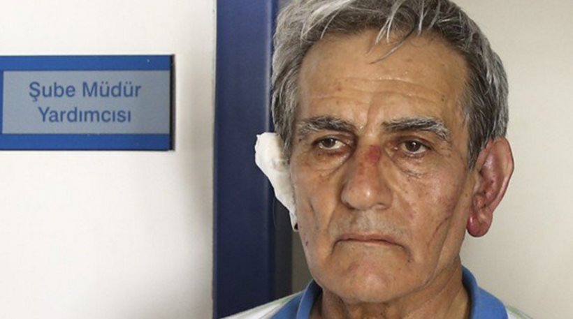 Ολα τα ευτράπελα στη δίκη των «8»: Δικηγόροι με τήβεννους, εξοργισμένη τρανσέξουαλ