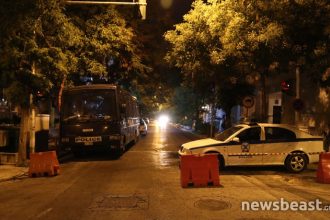 Η εικόνα αυτή τη στιγμή στην πρεσβεία της Τουρκίας στην Αθήνα