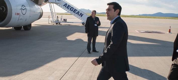 Αντιδράσεις για τα ταξίδια χωρίς όριο όσων συνοδεύουν τον Πρωθυπουργό