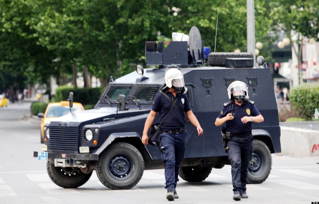 Εξαλλοι Τούρκοι τα βάζουν με ξένους δημοσιογράφους