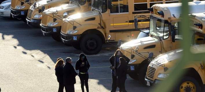 Nέο μάθημα για τα παιδιά στις ΗΠΑ: Πώς να επιζήσετε από επίθεση με πυροβολισμούς