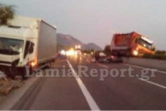 Τροχαίο με νταλίκες «έκλεισε» την Αθηνών - Λαμίας