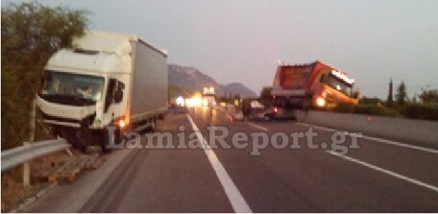 Τροχαίο με νταλίκες «έκλεισε» την Αθηνών - Λαμίας