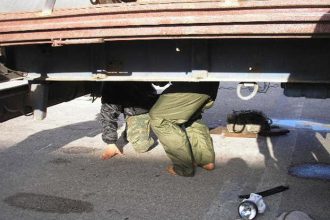 Πάτρα: Εκρυβε μετανάστες μέσα στο φορτηγό-ψυγείο του