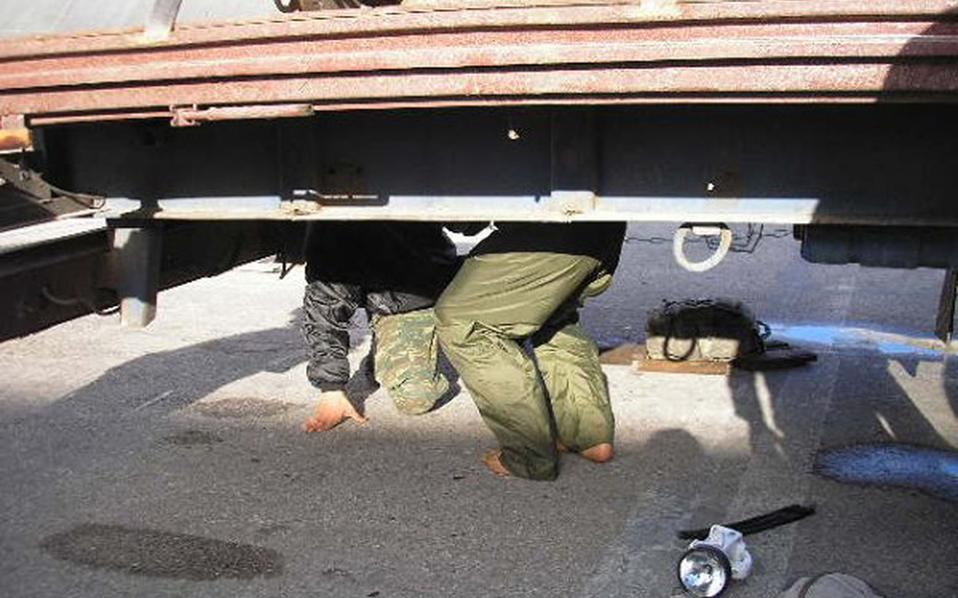 Πάτρα: Εκρυβε μετανάστες μέσα στο φορτηγό-ψυγείο του