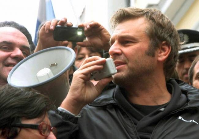 Ο Απόστολος Γκλέτσος απειλεί να ανατινάξει τα διόδια !