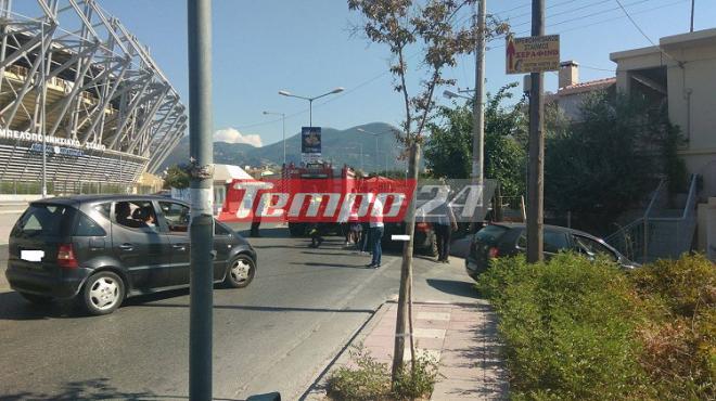ΕΚΤΑΚΤΟ Πάτρα: ΙΧ "καρφώθηκε" σε κολώνα της ΔΕΗ και τυλίχθηκε στις φλόγες - ΔΕΙΤΕ ΦΩΤΟΓΡΑΦΙΕΣ και ΒΙΝΤΕΟ