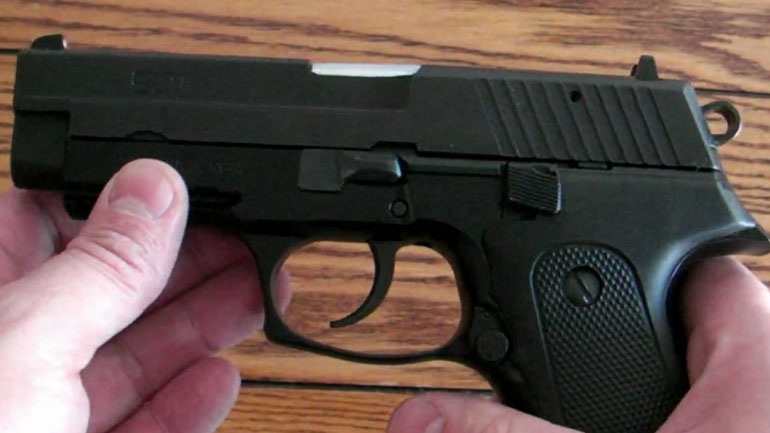 Πάτρα: Συνελήφθη μετά από οικογενειακό επεισόδιο με τη μάνα του - Στη "φάκα" για οπλοκατοχή