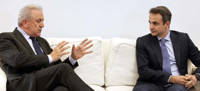 Συνάντηση Μητσοτάκη-Αβραμόπουλου για το προσφυγικό