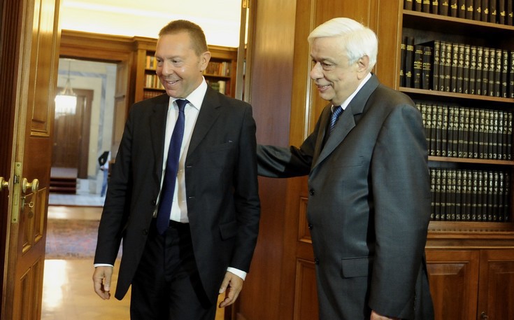 Στουρνάρας σε Παυλόπουλο: Θετικές οι εξελίξεις για την Ελλάδα