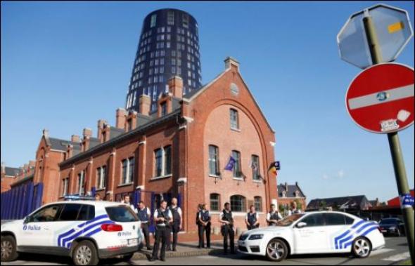 Θρίλερ στη Λιέγη με άντρα που περιφερόταν κρατώντας μαχαίρι