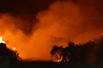 Χίος: Μαίνεται η μεγάλη φωτιά - Έξι τραυματίες - Σοβαρά ηλικιωμένη - ΦΩΤΟΓΡΑΦΙΕΣ - ΒΙΝΤΕΟ