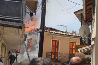 Εκκενώθηκε το κέντρο της Λευκάδας - Κάηκαν σπίτια - Υπό έλεγχο η φωτιά - ΝΕΕΣ ΦΩΤΟΓΡΑΦΙΕΣ - ΒΙΝΤΕΟ - ΝΕΟΤΕΡΑ