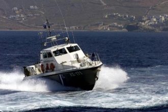 Συναγερμός για ακυβέρνητο σκάφος με 130 επιβαίνοντες ανοικτά της Κρήτης